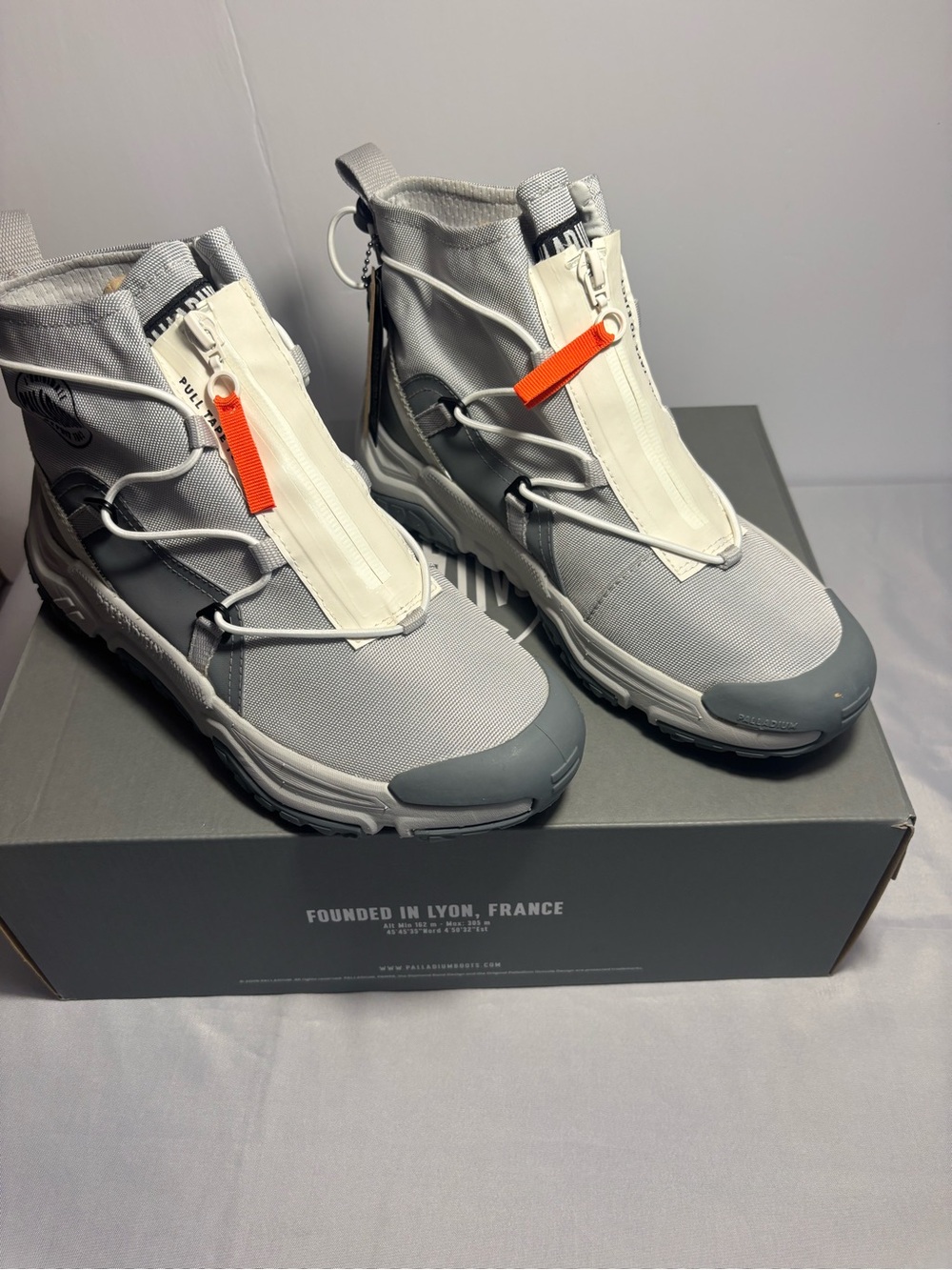 Palladium Unisex Off Grid Hi Zip Gray Waterproof Boots W7.5 M6 New